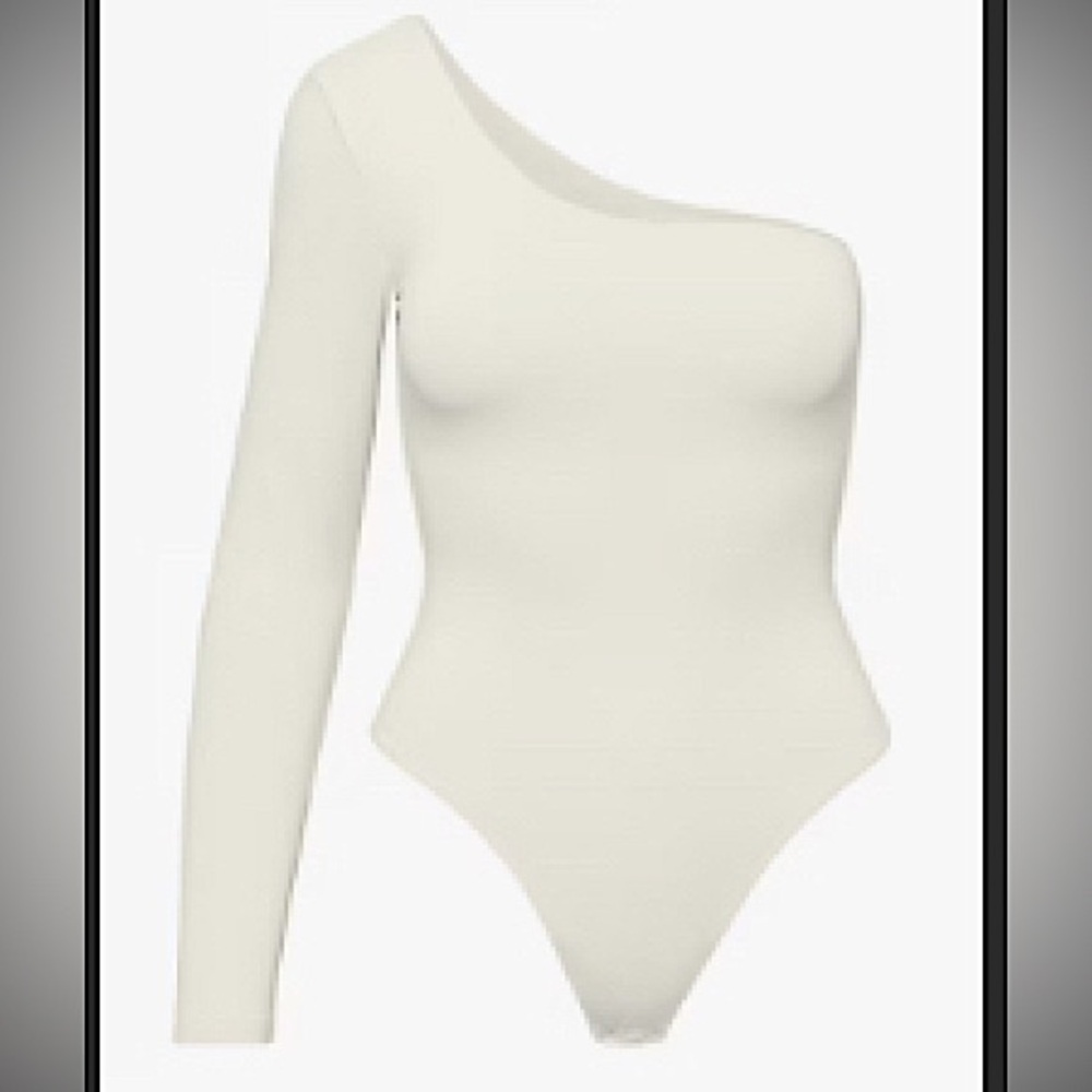 Aritzia Babaton SAHAL CONTOUR BODYSUIT